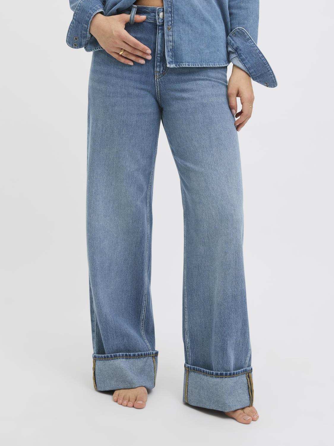 model_shot-front